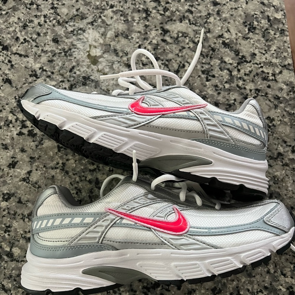 Nike Women’s White & Silver Running Sneakers with Pink Swoosh